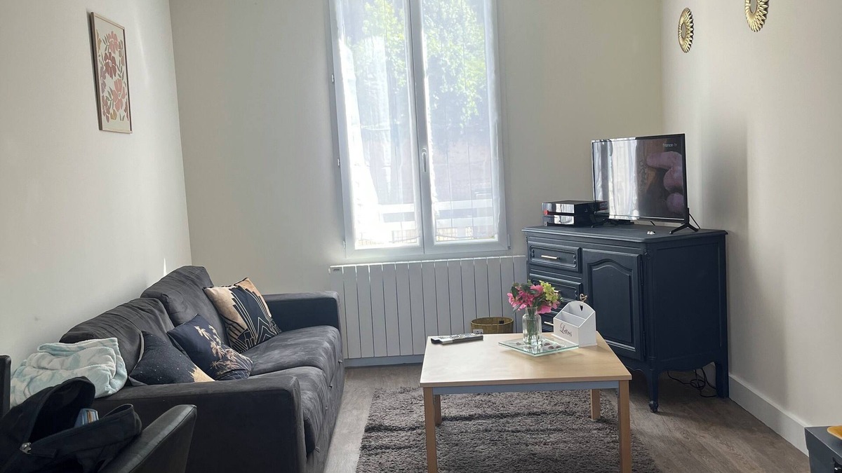 Mezieres-sur-Seine House | 2-BEDROOM HOUSE WITH GARDEN FOR 4 ADULTS AND ONE CHILD