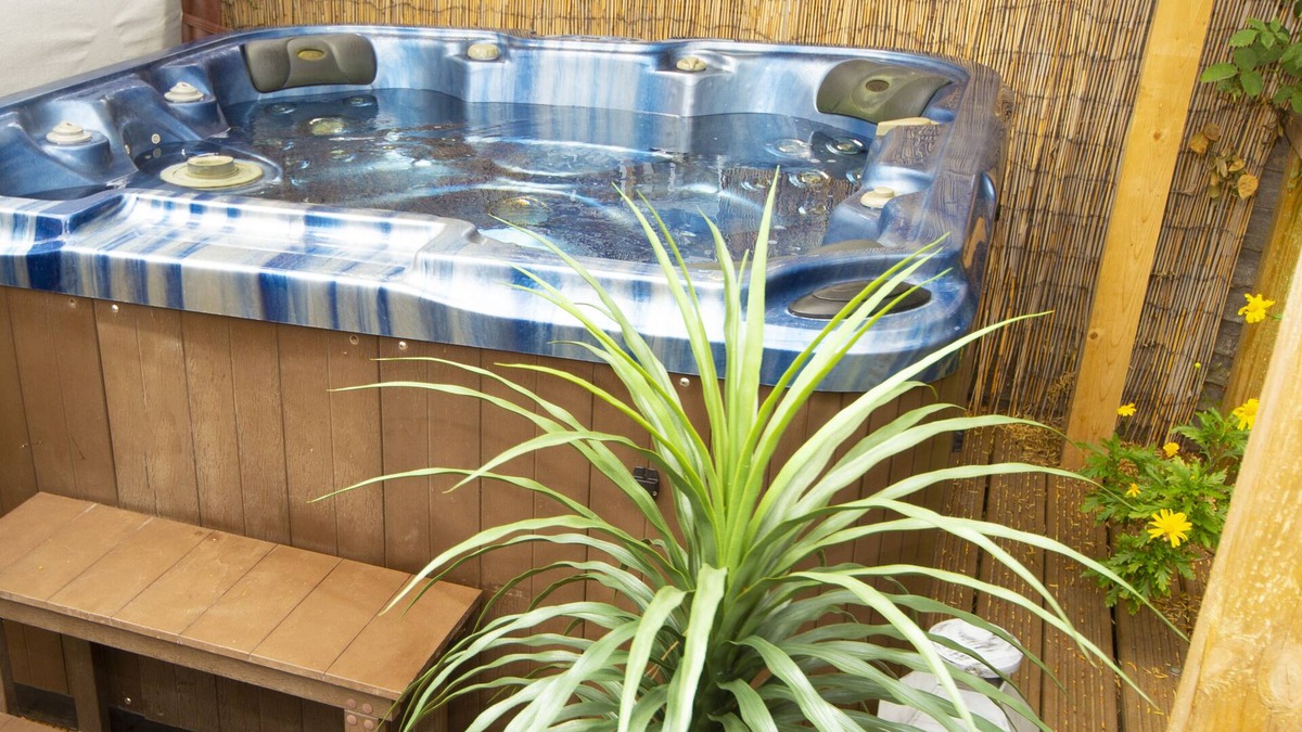 Christchurch House | 2 bedroom holiday home with hot tub