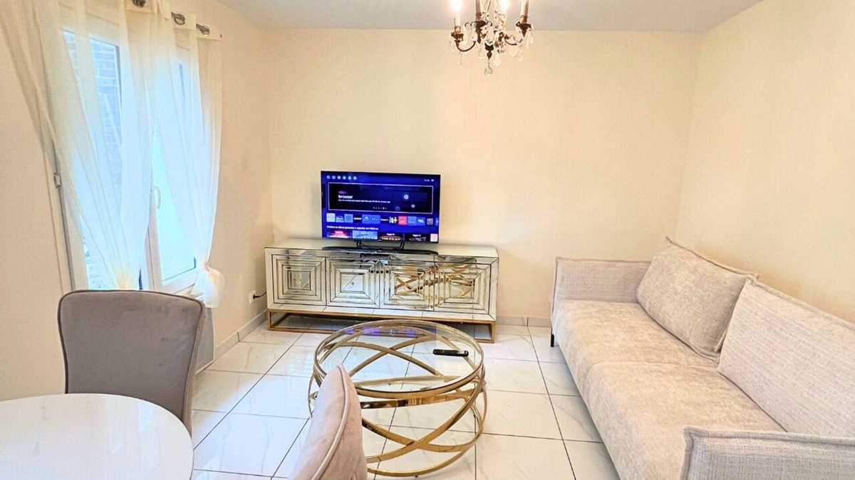 Sarcelles House | 2 Bedroom Home: Stay 15min train ride from Paris with WiFi