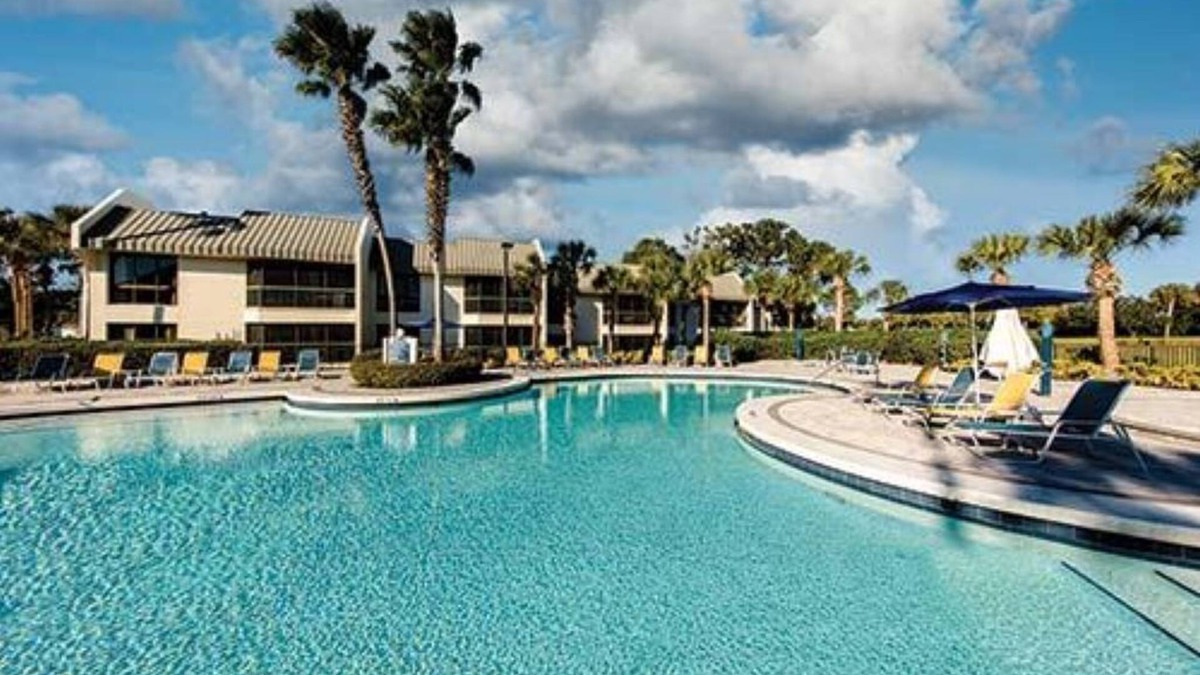 Florida Central Atlantic Coast Hotel | 2-bedroom hotel in gorgeous Orlando with fitness room, AC, Outdoor Pool, Kitchen