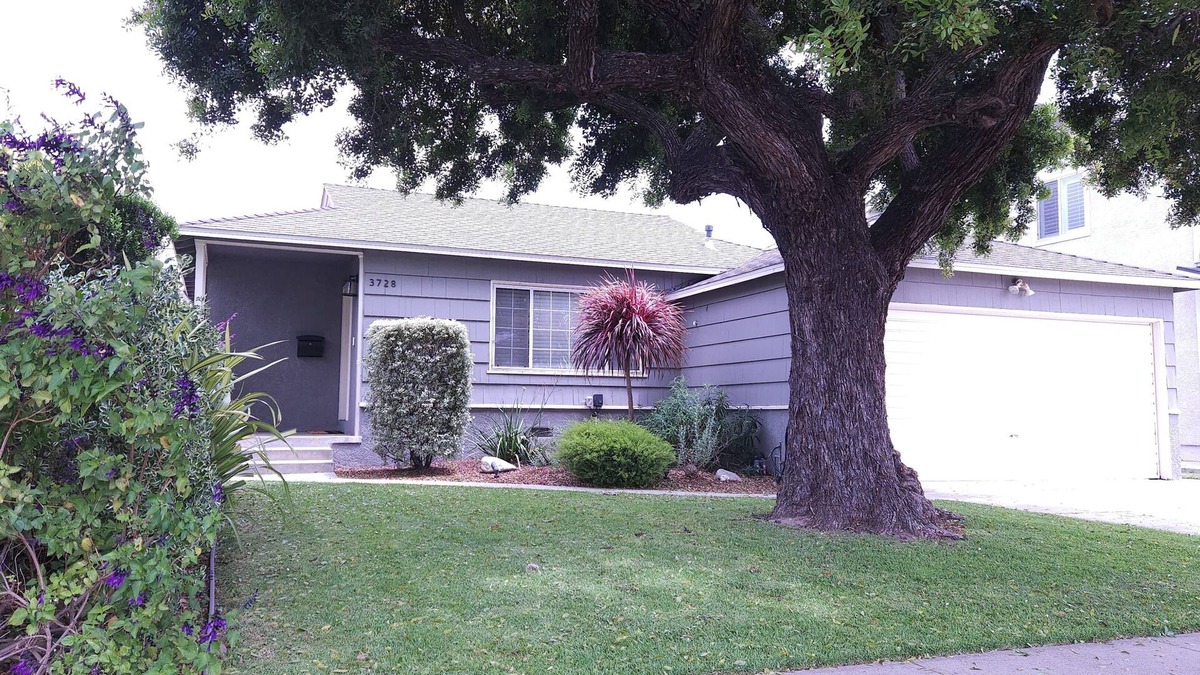 Harbor House | 2-bedroom house in charming Long Beach 7 minutes from Long Beach Airport.