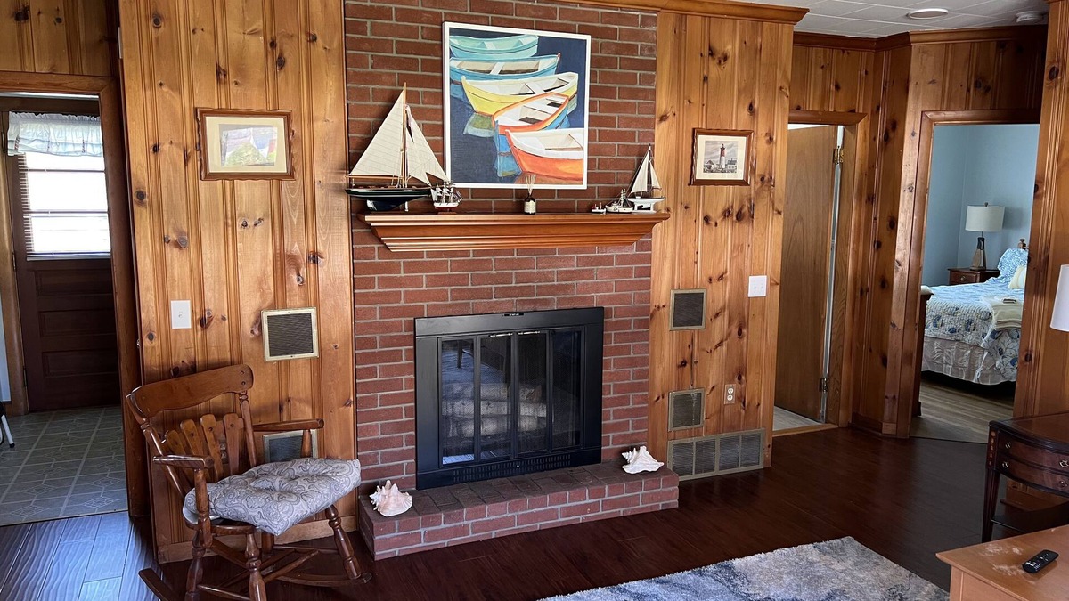 Rye House | 2 Bedroom House in Clear View of Jenness Beach.