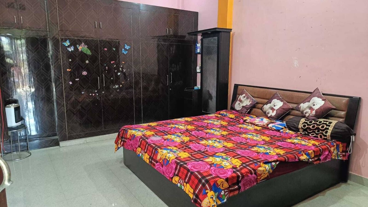 Naini House | 2-bedroom house only 3 km from Arail Ghat in charming Prayagraj with WiFi, AC