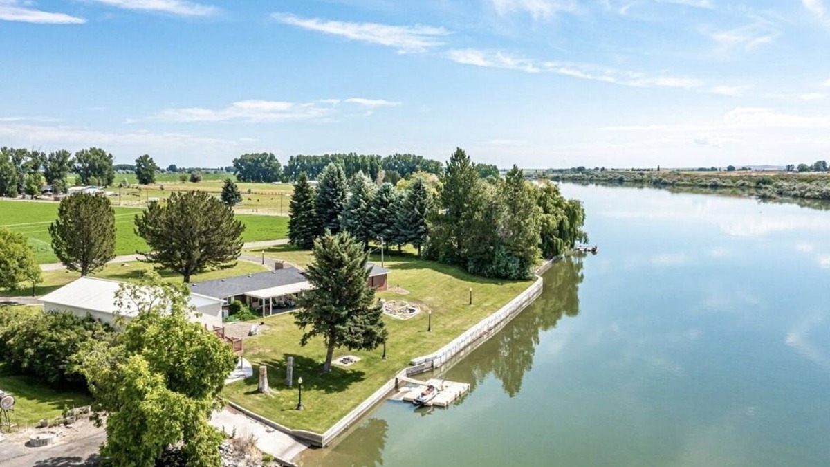 Elba House | 2 bedroom house overlooking Snake River
