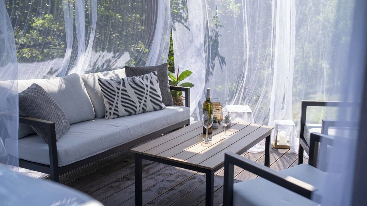 Netretic House | 2-bedroom house with Hot Tube, AC, WiFi. Enjoy a cozy stay near river.