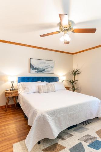 Cary House | 2 Bedroom ,King Bed,Tvs, Kids essentials, office, Grill, Crib, in Bond park