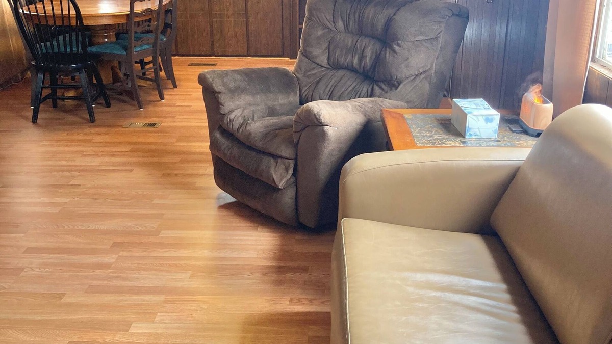 Lyman House | 2-bedroom mobile home in small town Lyman with WiFi. Plenty of parking.