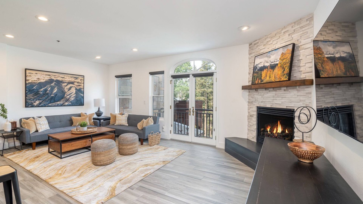 Mountain Village Condo | 2-Bedroom Mountain Escape With Private Balcony