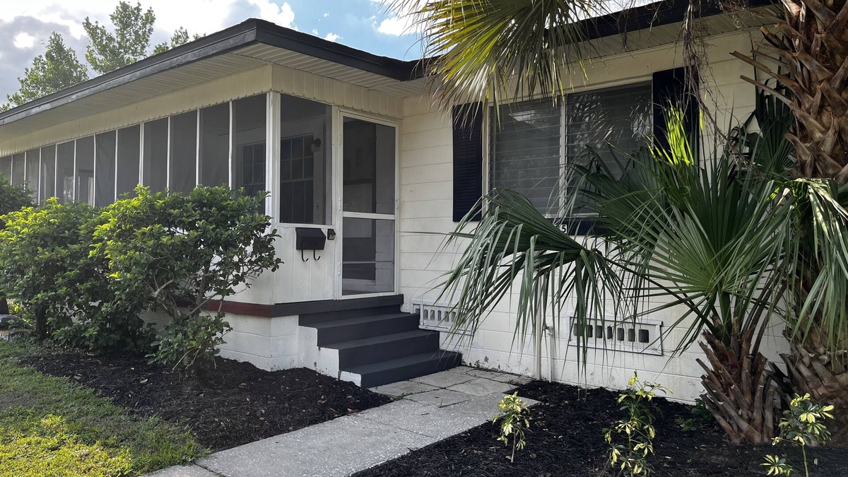 Dixieland Apartment | 2 Bedroom Near Florida Southern