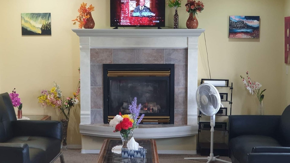 Shawnessy Apartment | 2 Bedroom, one Bath, furnished suite, ideal for couples, small family & Singles