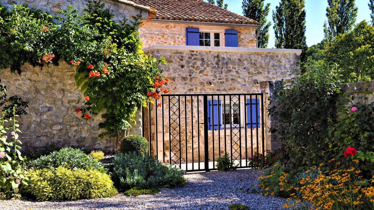 Lussan House | 2 bedroom pet friendly home in Lussan