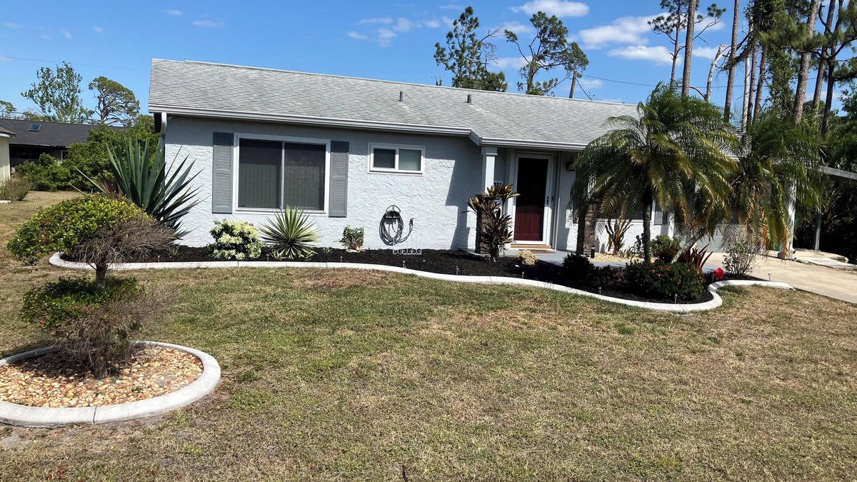 Port Charlotte House | 2 bedroom pool house Port Charlotte. Close to shopping.n