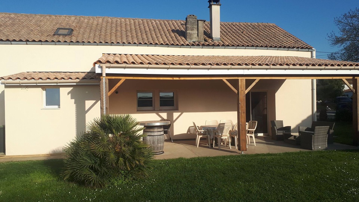 Etaules House | 2 Bedroom Private vacation home in Ã‰taules