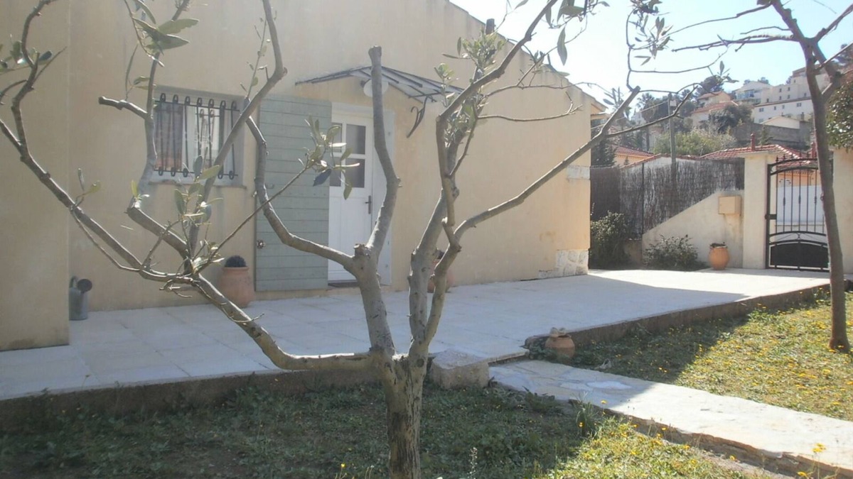 Toulon House | 2 bedroom private vacation home in toulon