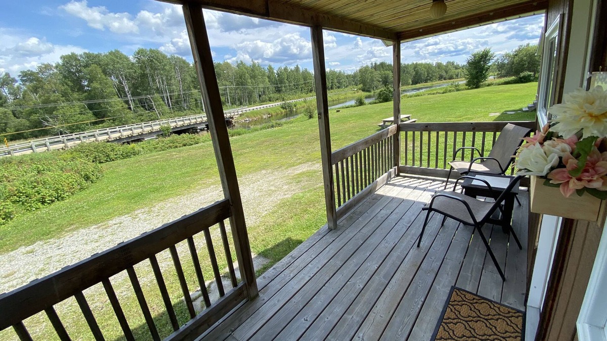 Abitibi-Temiscamingue Cabin | 2 Bedroom Rustic Family Retreat Without Compromising Comfort