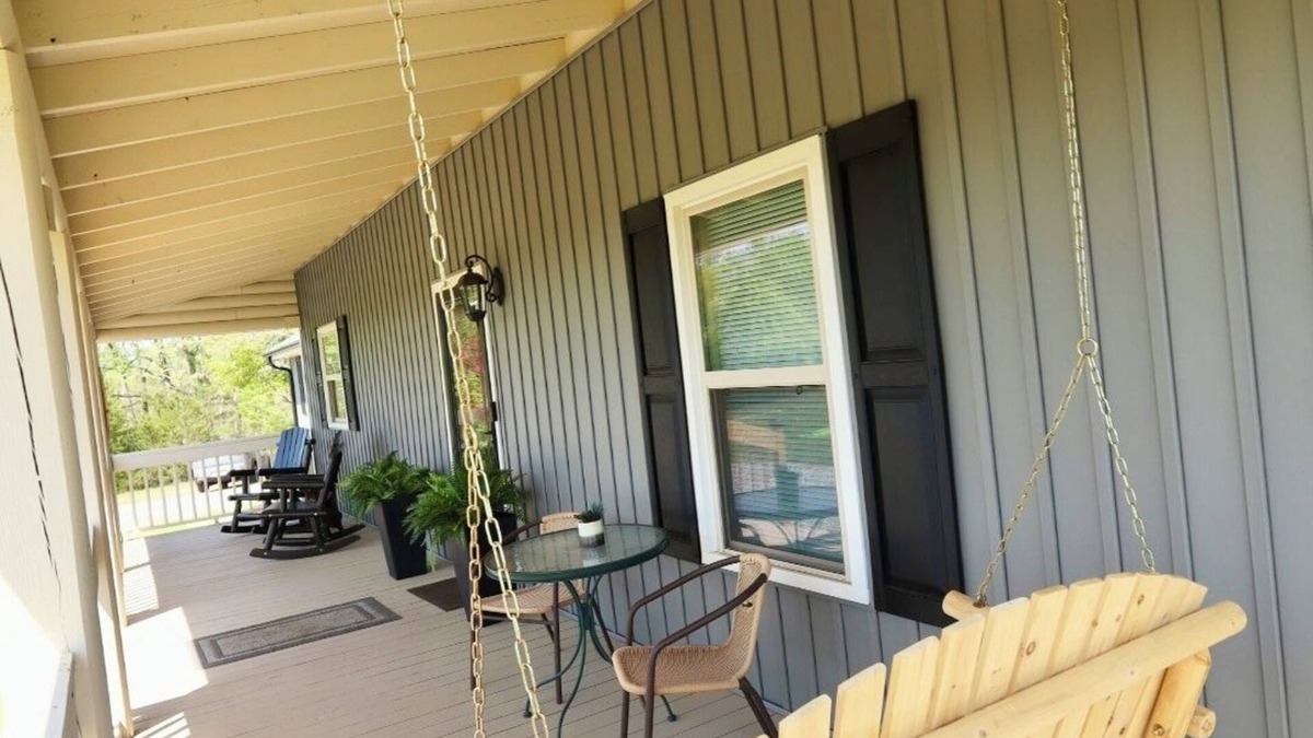 Inman Cabin | 2-bedroom “secret” cabin close to Interstates & Amenities-Boiling Springs, SC