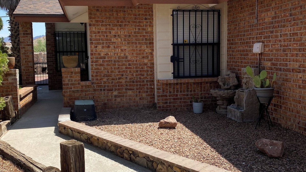 El Paso House | 2-bedroom smart home with Alexa controlleled lighting, AC WiFi El Paso