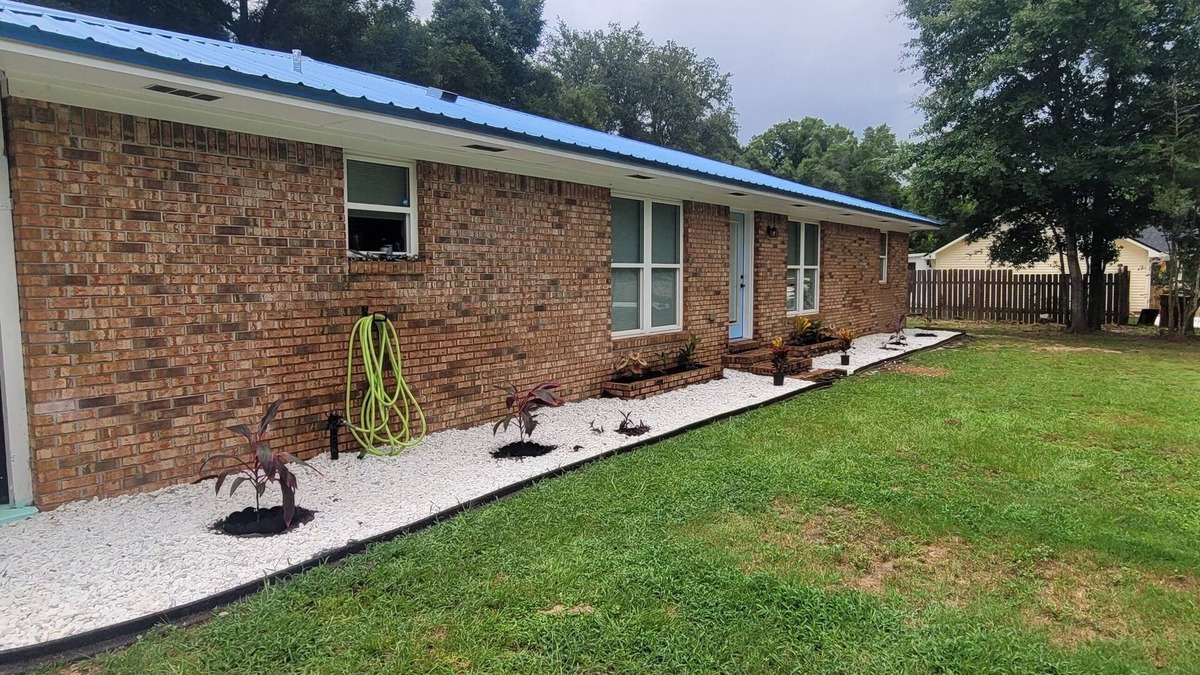 Milton Apartment | 2-bedroom Studio apartment in delightful Milton with WiFi, AC