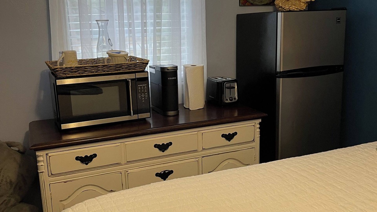 Waycross Apartment | 2-bedroom studio in wonderful Waycross with AC, WiFi. Very quiet and screen .