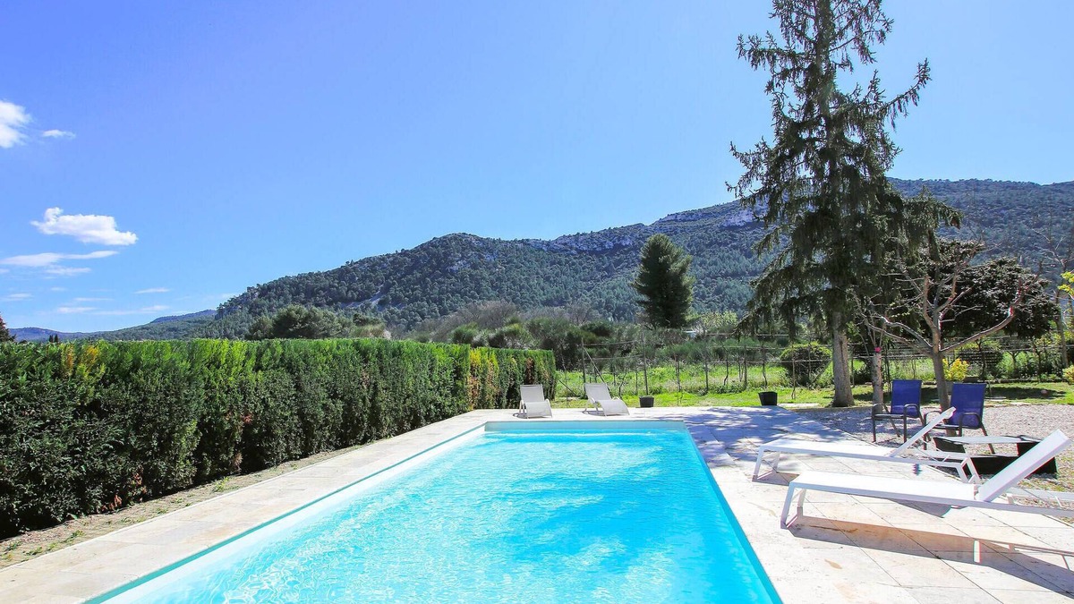 Gemenos Apartment | 2 bedroom stunning apartment in Gemenos