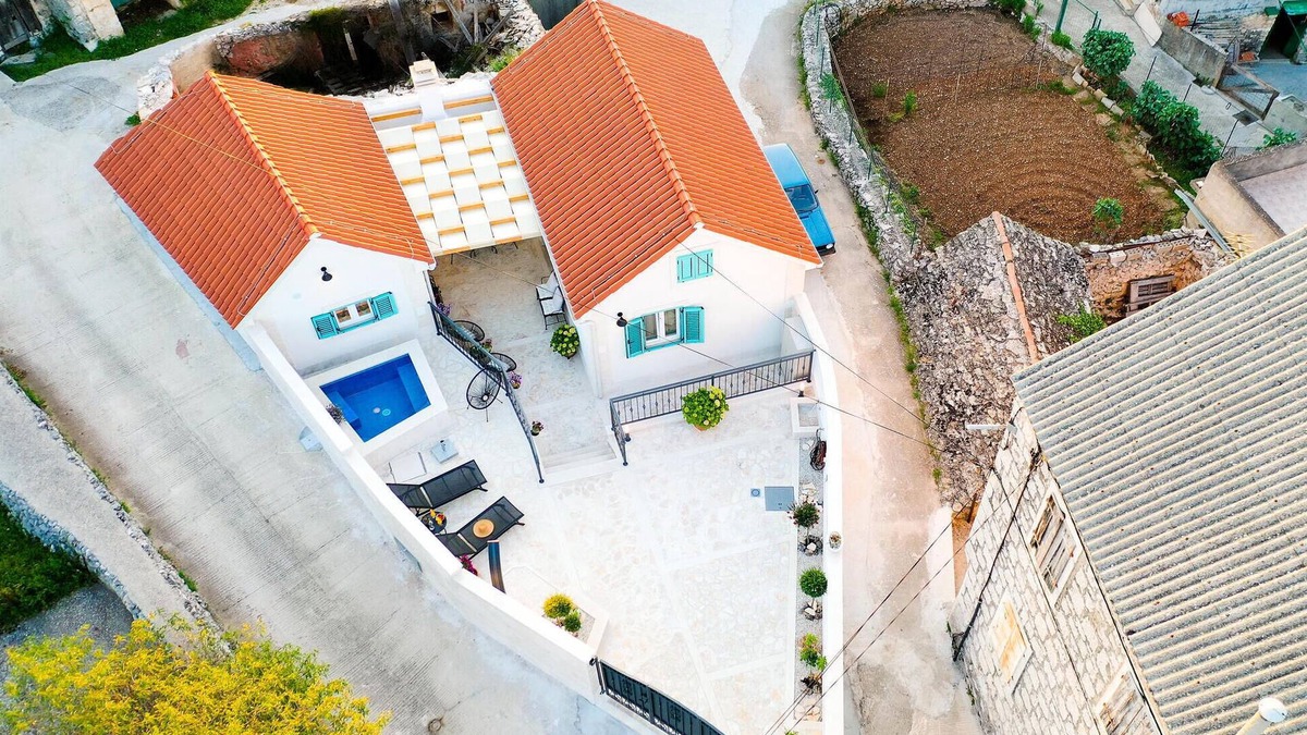 Dracevica House | 2 bedroom stunning home in Nerezisca
