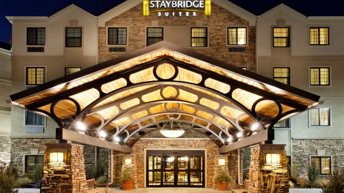 Rochester Condo | 2 Bedroom Suite | Free Breakfast. Pool & Hot Tub. Your Next Trip!