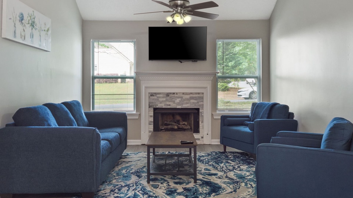 Kennesaw House | 2 Bedroom Townhome- Fire 🔥 Pit - New Renovation