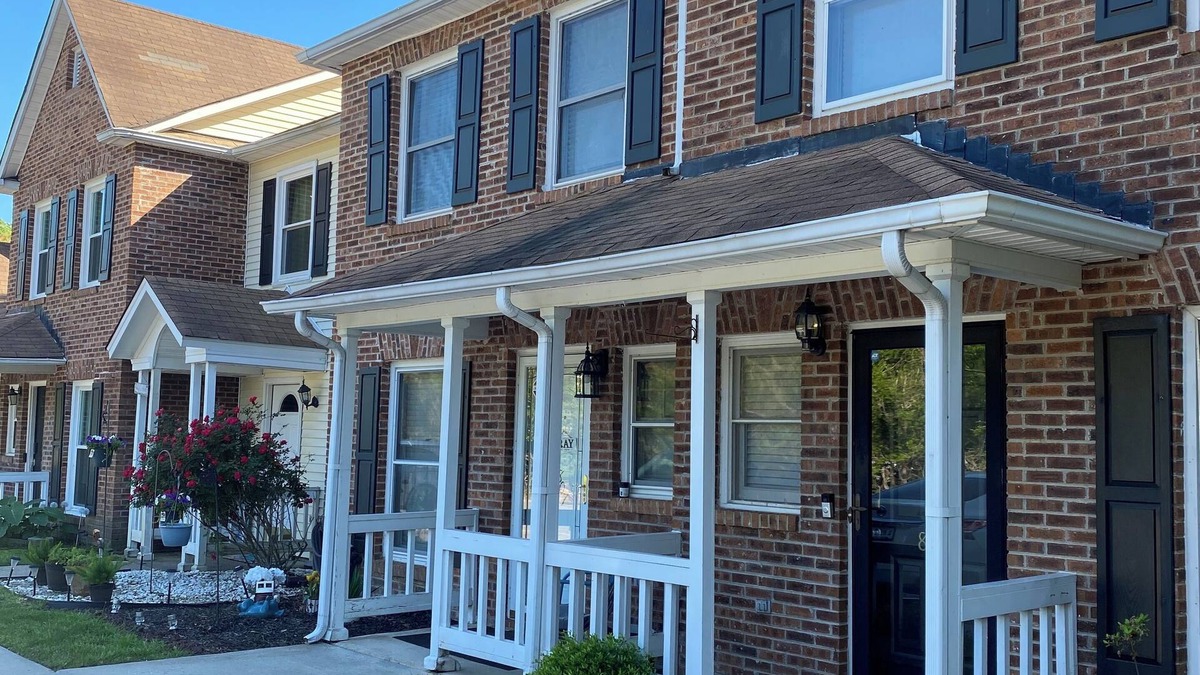 Summerville House | 2-bedroom townhome in superb Summerville