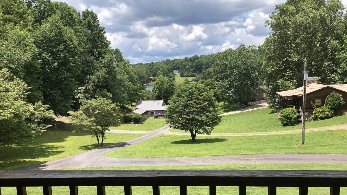 Elf House | 2 BEDROOM TOWNHOUSE ACROSS STREET FROM LAKE CHATUGE WITH BOAT SLIP