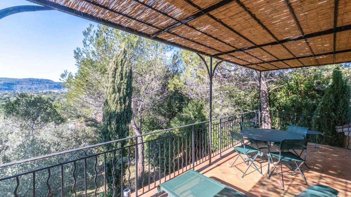 La Motte House | 2 BEDROOM TOWNHOUSE WITH GARDEN (N°563)