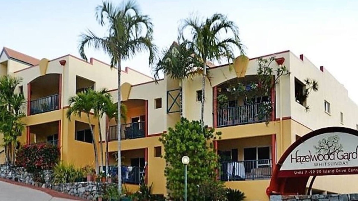 Cannonvale Apartment | 2 Bedroom unit colse to town Parking