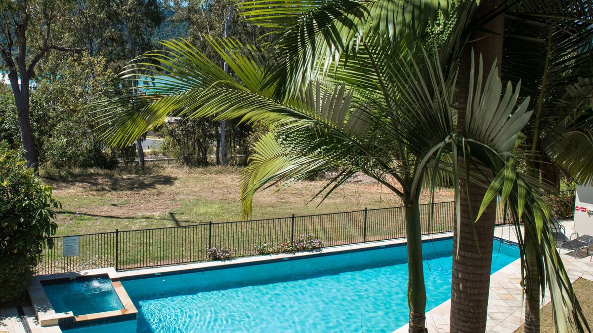 Airlie Beach Apartment | 2 bedroom unit with a pool, spa and just a short walk to Airlie Beach