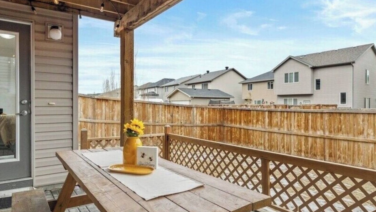 Okotoks House | 2 Bedroom walkout basement suite in Okotoks