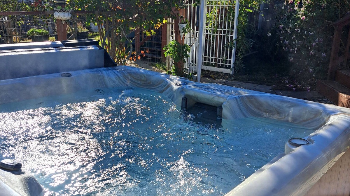 Humboldt Hill House | 2 bedroom with private hot tub, I studio with private hot tub separate units.