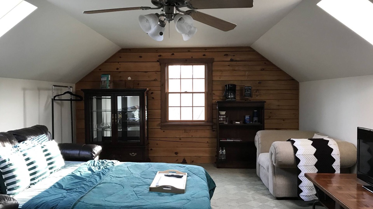 Blooming Glen House | 2 Bedrooms + 1 Bathroom + Shared Living Room @ Picturesque Retreat