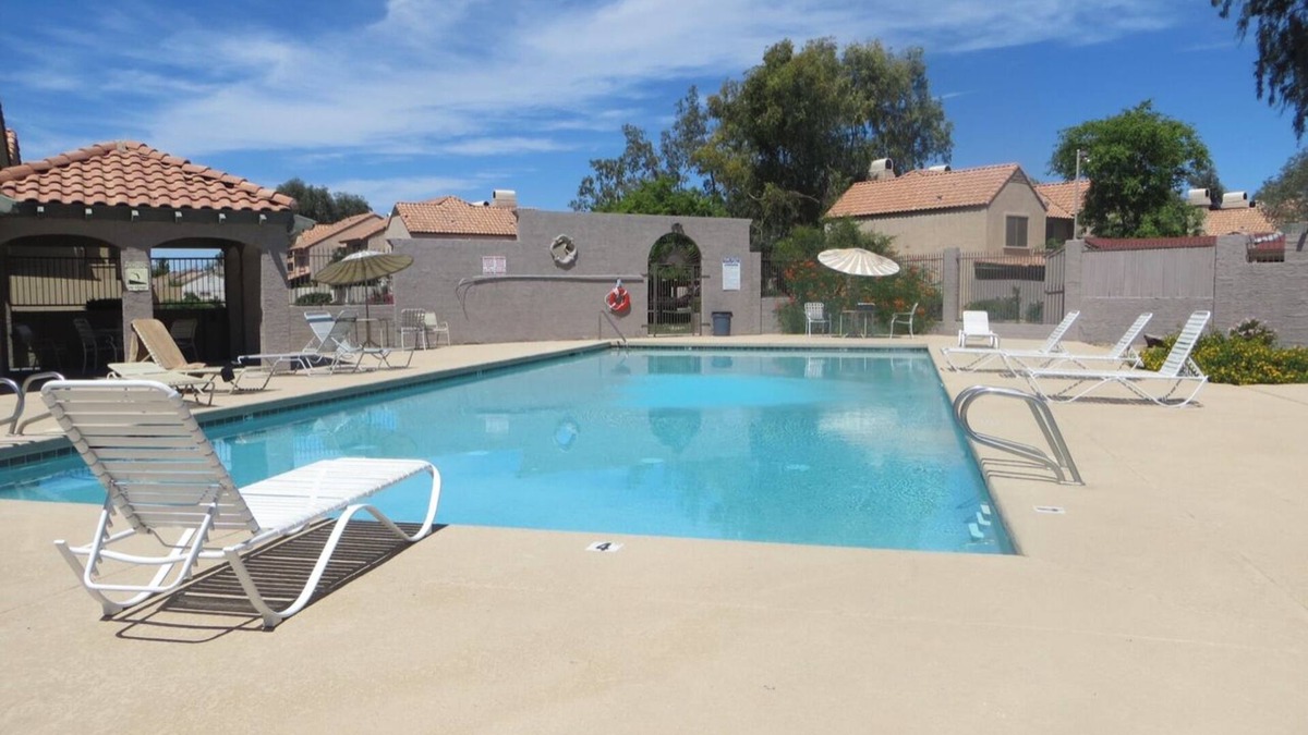 Villa De Paz Condo | 2 bedrooms & 1 full bathrooms in Glendale
