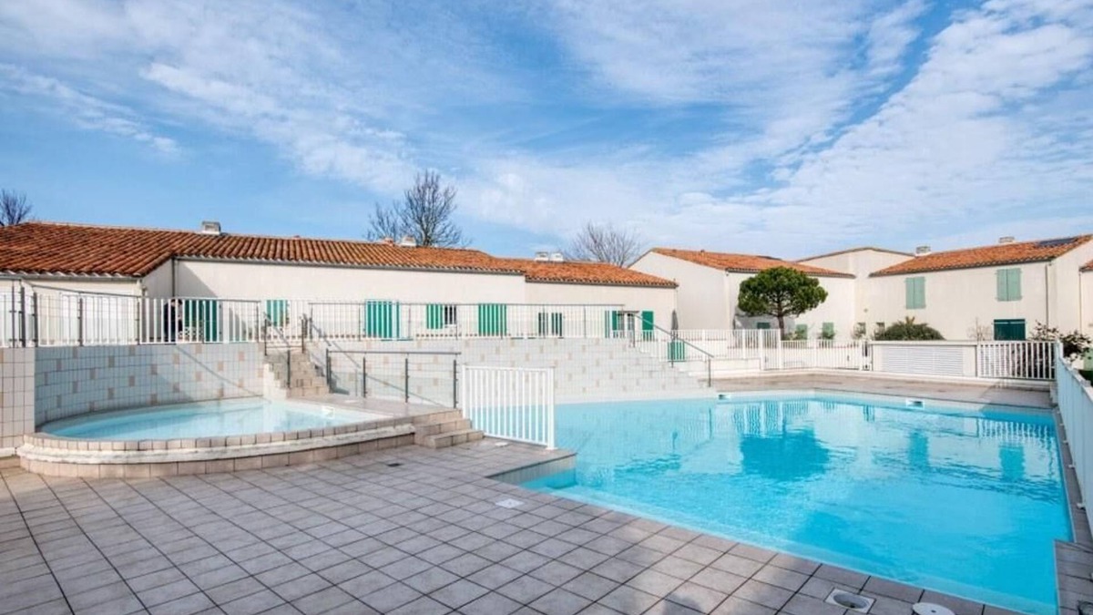 Saint-Martin-de-Re Apartment | 2 Bedrooms Apartment In Saint-Martin-De-Ré