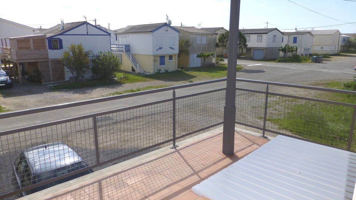 Gruissan Plage Ski Chalet | 2 Bedrooms Chalet In Gruissan
