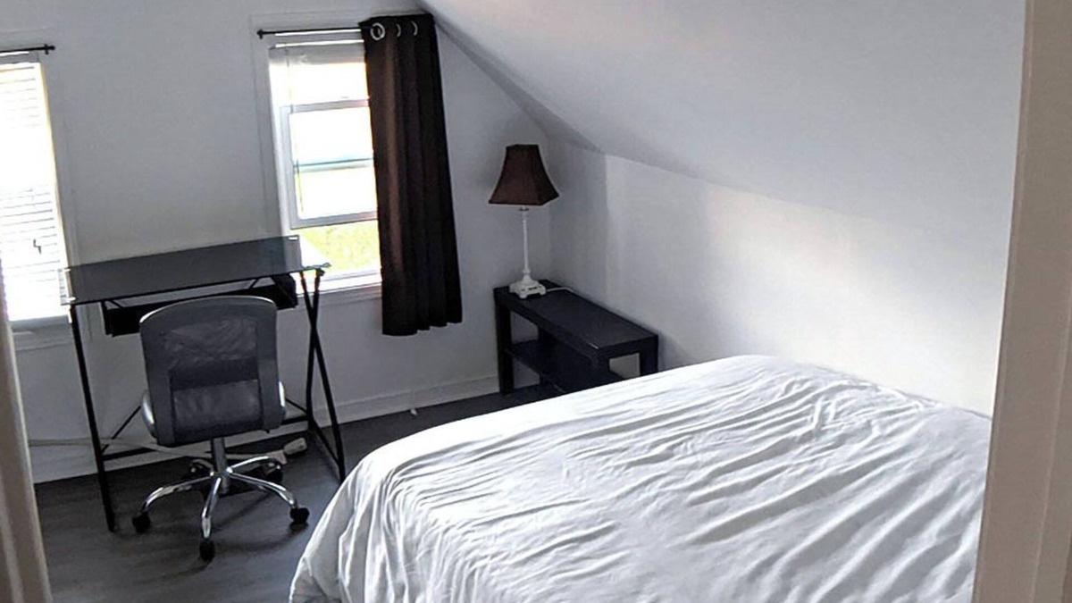 North Bay Apartment | 2 BEDROOMS + DEN, 3 mins walk from downtown and the lake