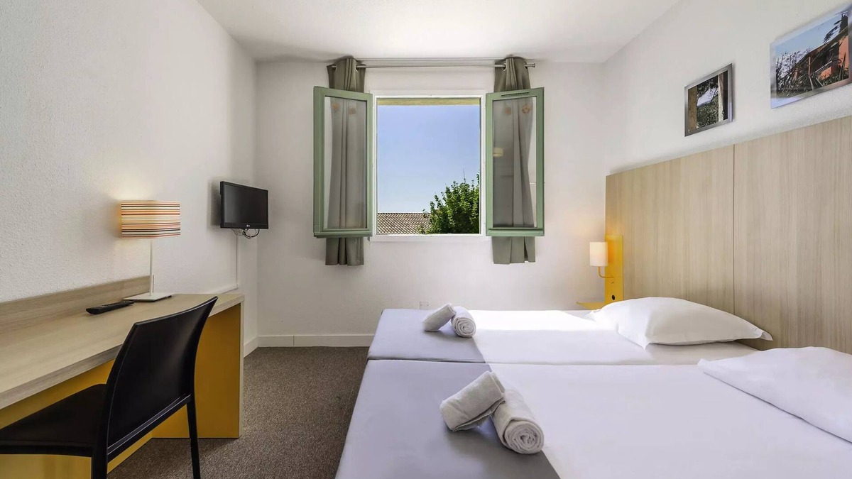 Montpezat Apartment | 2 Bedrooms + Sleeping Area Classic 2 Adults and 2 Children Terrace