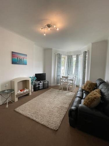 Gorgie Apartment | 2 Bedrooms Holiday home in Edinburgh near City Center