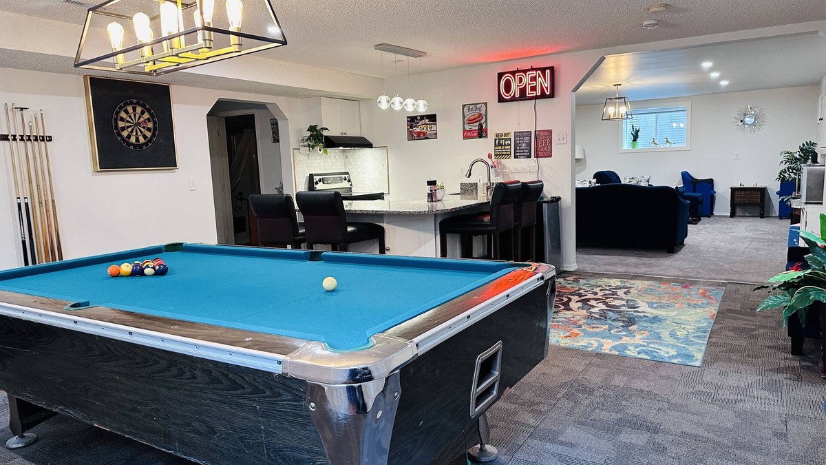 Southwest Calgary House | 2 Bedrooms Private Whole Basement Suite With Separate Entrance Near Downtown