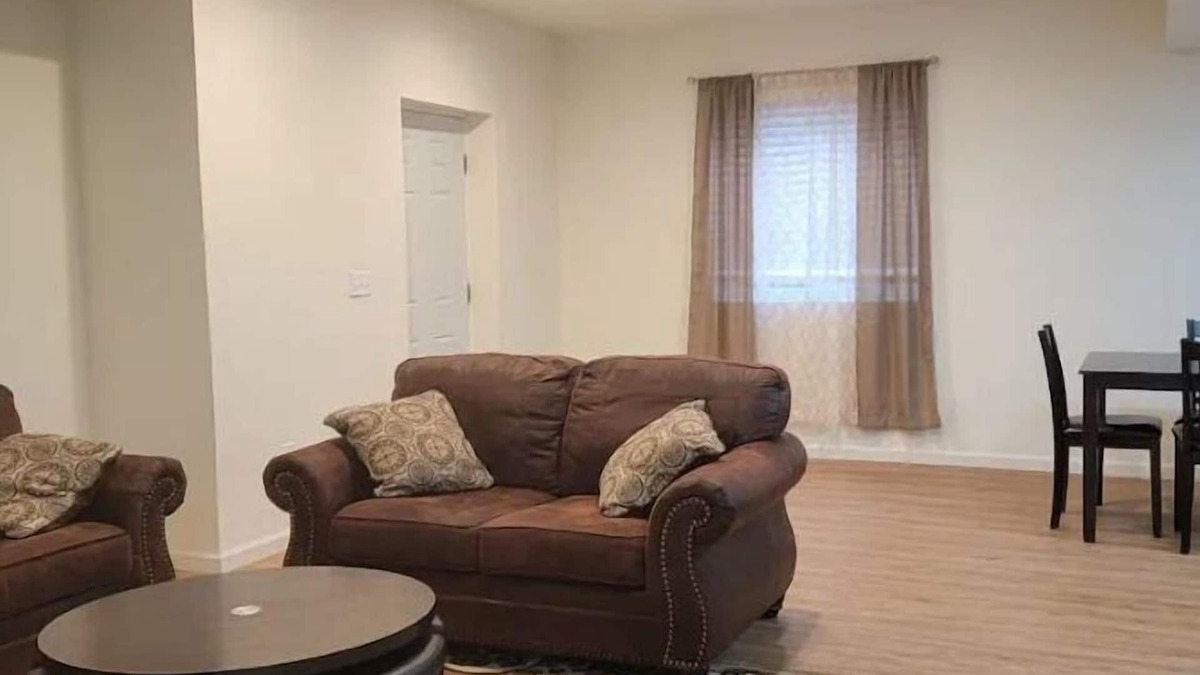 Aurora House | 2 bedroomsand 2 bathrooms beautiful walkout basement.