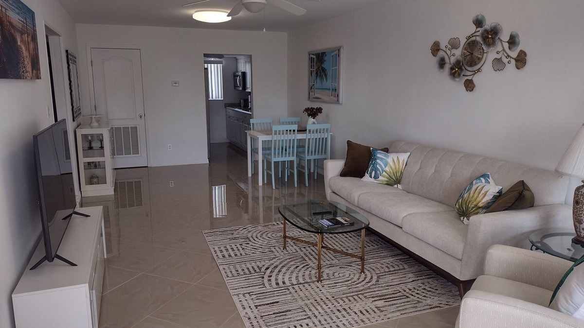 Daytona Beach Apartment | 2-beds apartment in quiet area in Daytona Beach with WiFi, Playground and more.