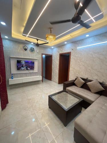 Ghaziabad Apartment | 2 BHK fully furnished guest apartment - ghaziabad
