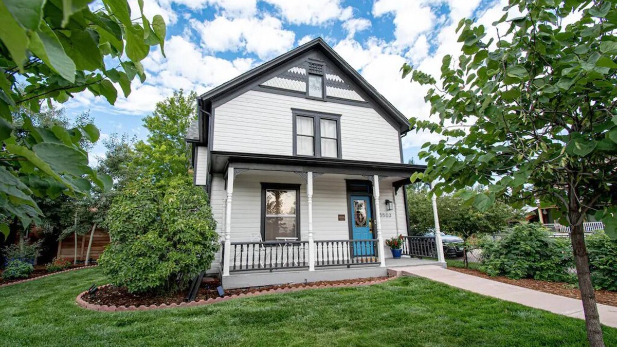 Littleton House | 2 blocks to Main St Littleton 🌻 Garden 🐾 Fenced Yard 🌲 Zero Cleaning Fee!