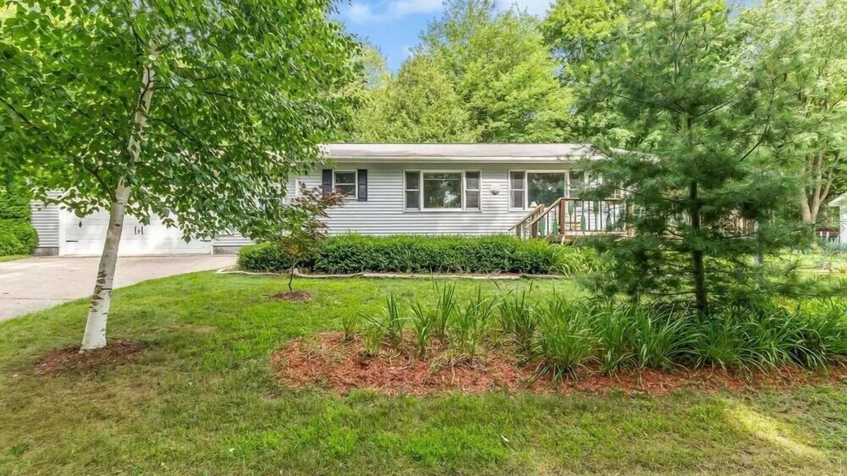 Ludington Cottage | 2 BR, 2 BA cottage on Middle Bayou of Hamlin Lake.