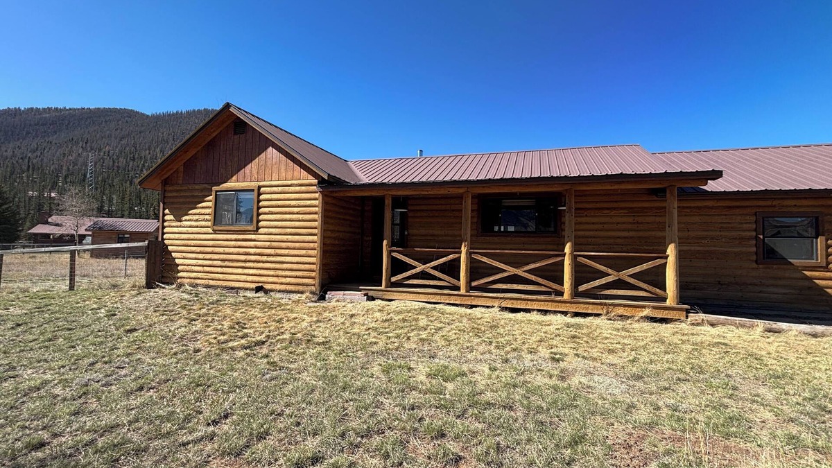 Creede House | 2-br/2-ba house, 1 acre w/large yard, hot tub, firepit, just outside Creede, CO.