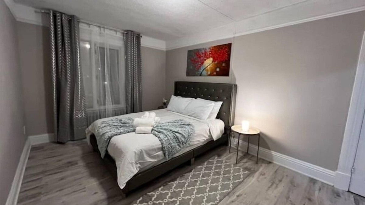 Winnipeg Apartment | 2 br/3 beds with free wifi, parking and much more