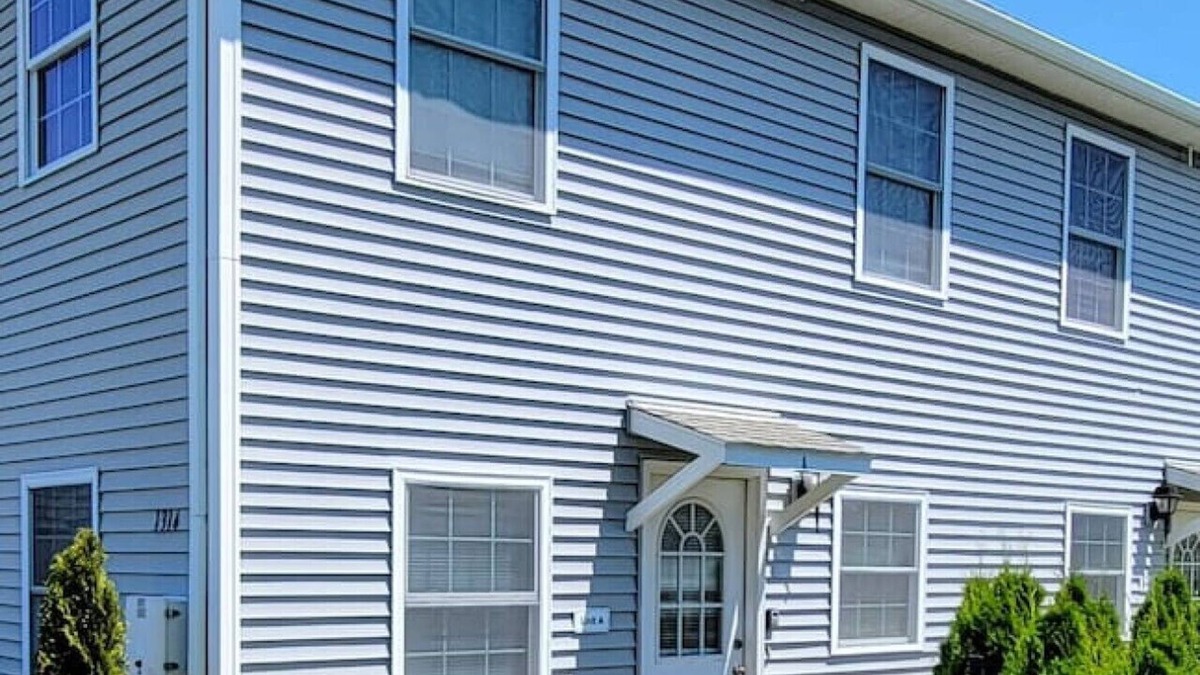 Point Judith House | 2 BR Beach Condo, 1 block from Ocean!
